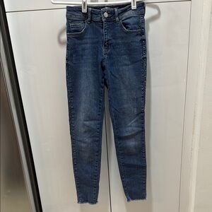 Zara Blue Jeans with High-Rise Tapered Fit